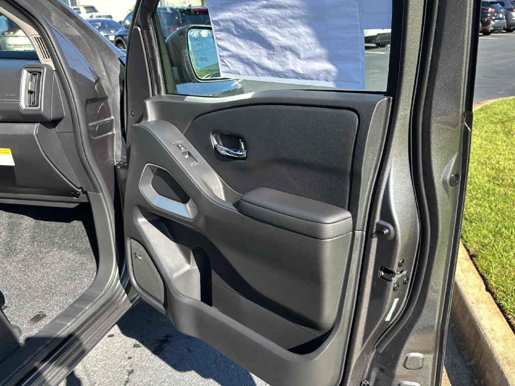 new 2025 Nissan Frontier car, priced at $39,470