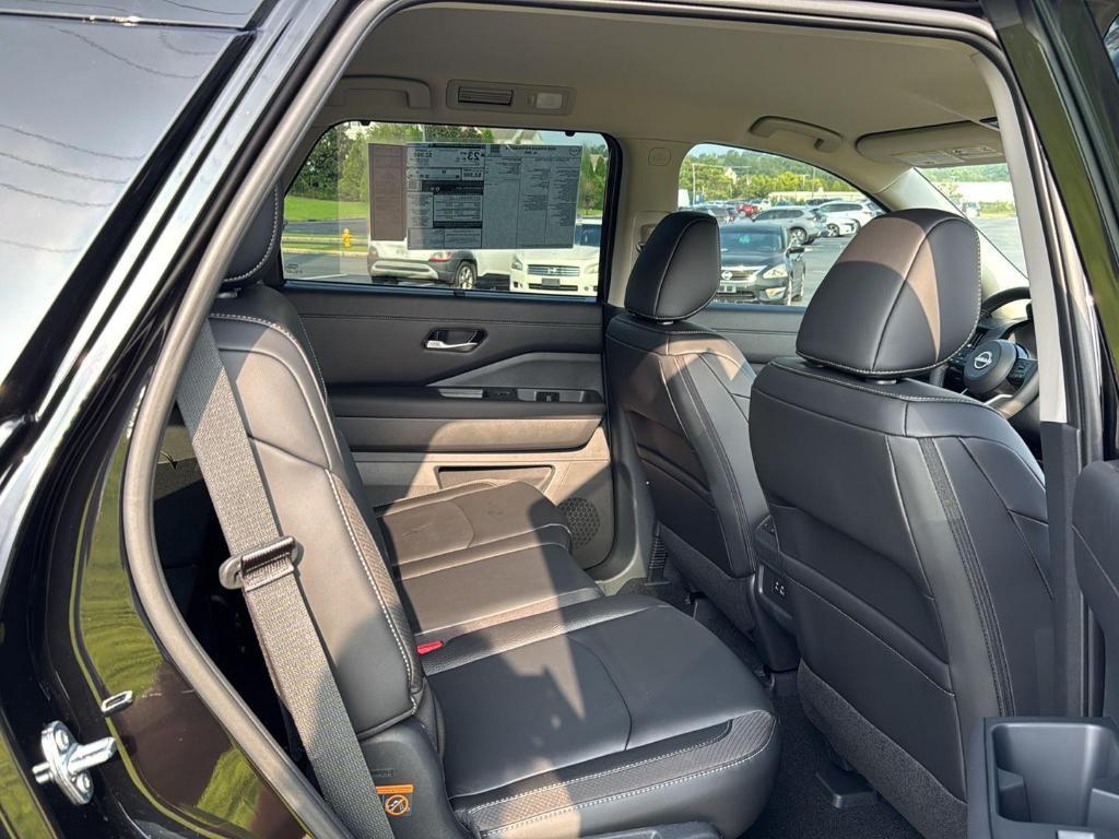 new 2025 Nissan Pathfinder car, priced at $41,153