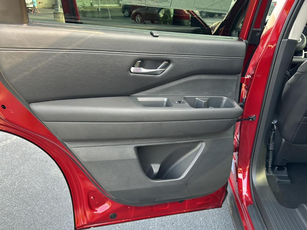 new 2025 Nissan Pathfinder car, priced at $40,721