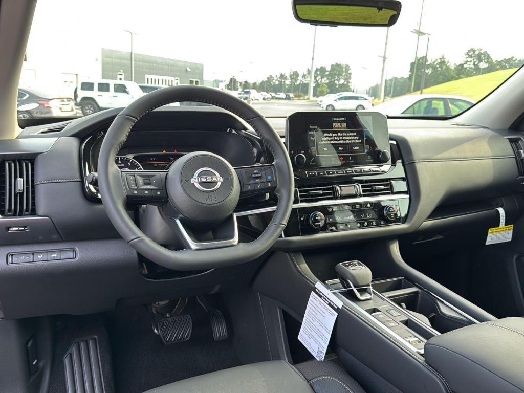 new 2025 Nissan Pathfinder car, priced at $40,721