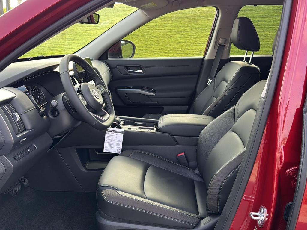 new 2025 Nissan Pathfinder car, priced at $40,721