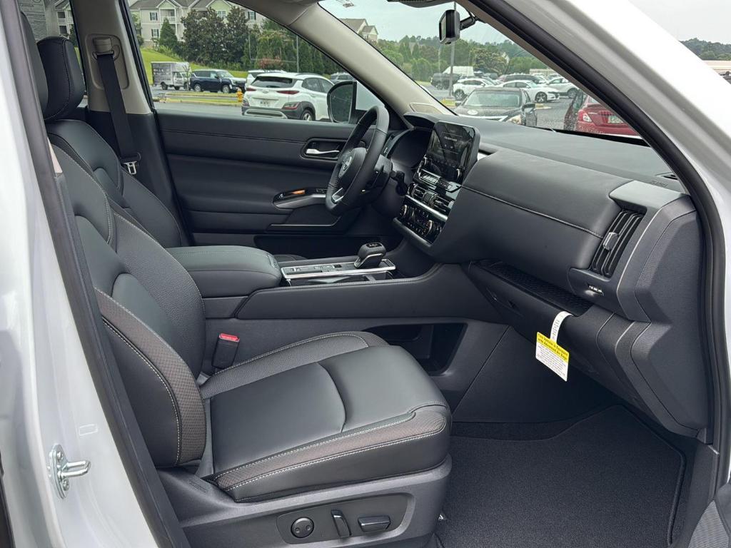 new 2025 Nissan Pathfinder car, priced at $44,904