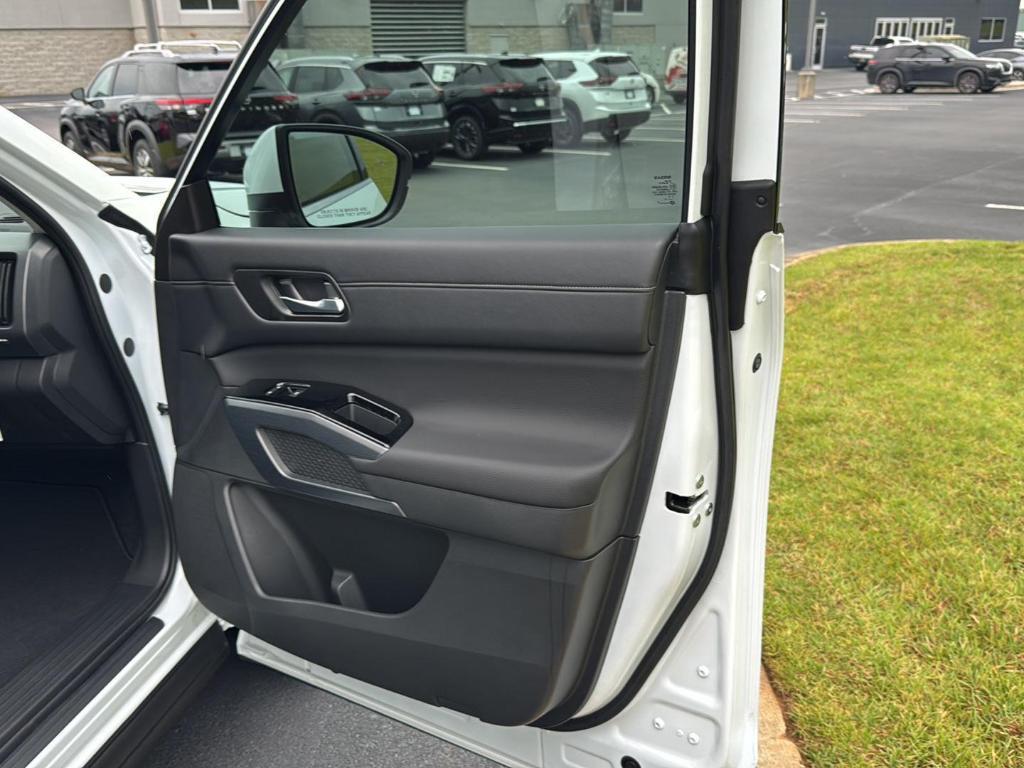 new 2025 Nissan Pathfinder car, priced at $44,904