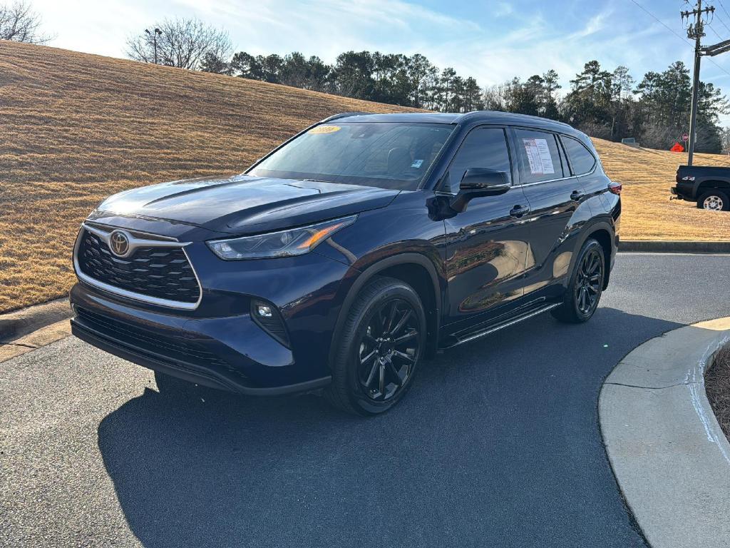 used 2022 Toyota Highlander car, priced at $34,495