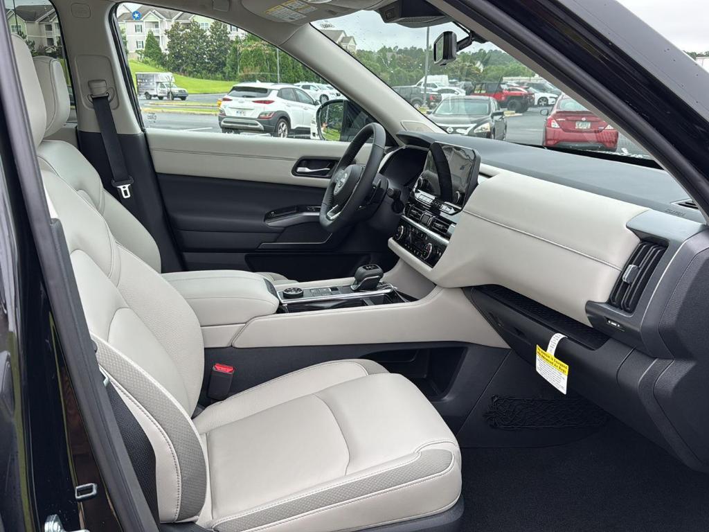 new 2025 Nissan Pathfinder car, priced at $46,698