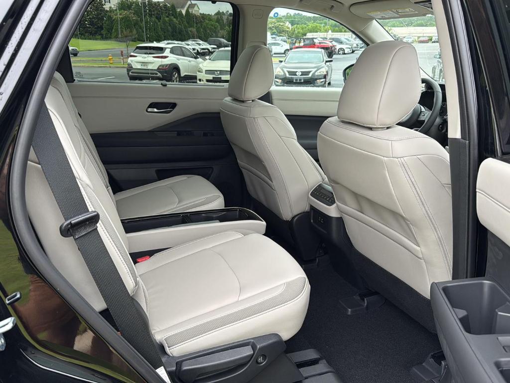 new 2025 Nissan Pathfinder car, priced at $46,698