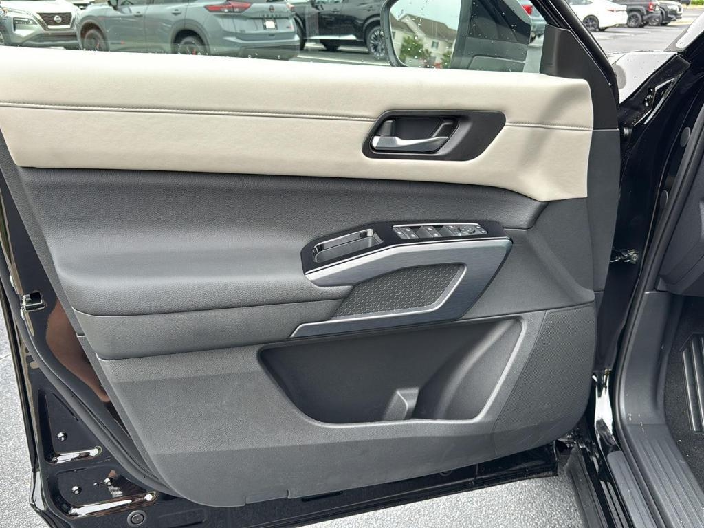 new 2025 Nissan Pathfinder car, priced at $46,698