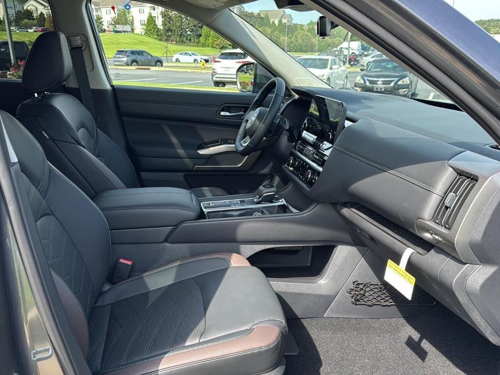 new 2025 Nissan Pathfinder car, priced at $46,857
