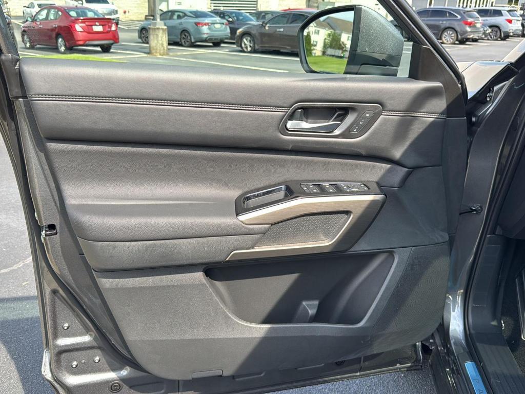 new 2025 Nissan Pathfinder car, priced at $46,857