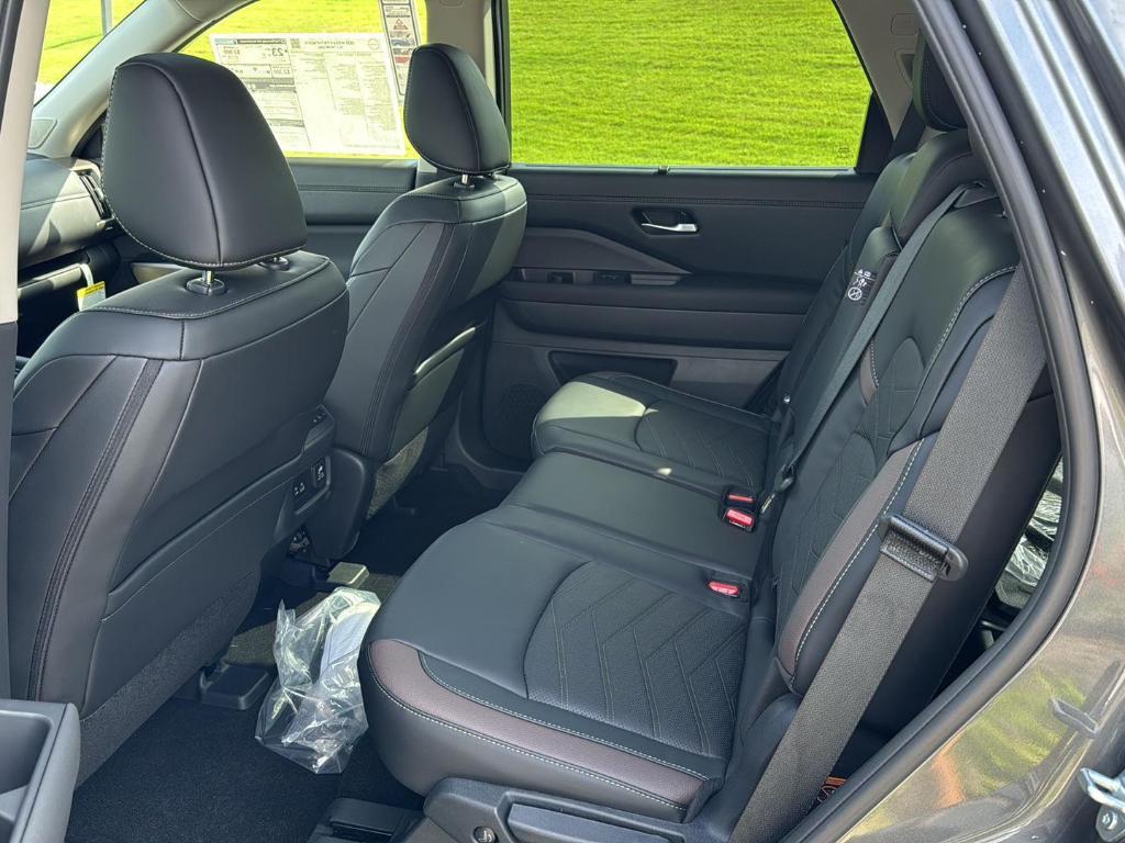 new 2025 Nissan Pathfinder car, priced at $46,857
