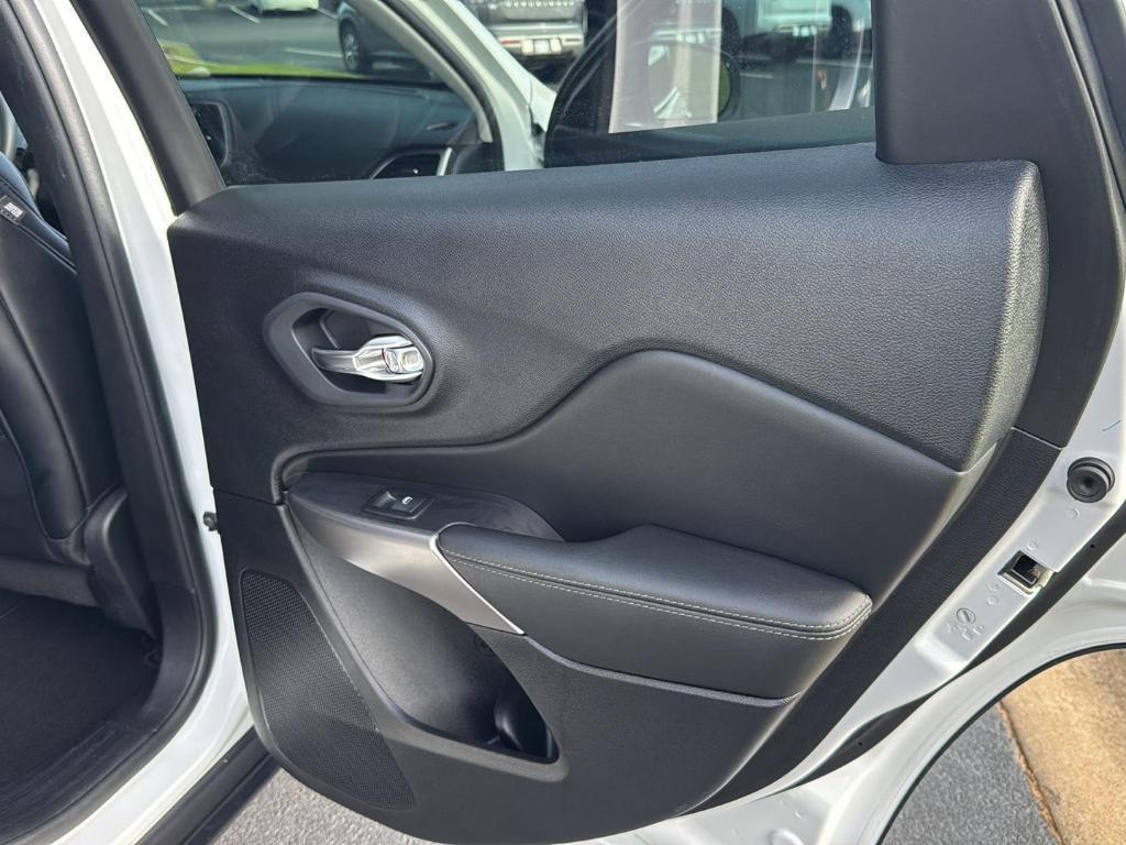 used 2022 Jeep Cherokee car, priced at $19,495