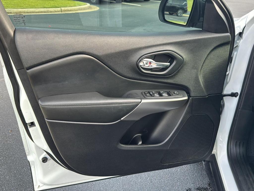 used 2022 Jeep Cherokee car, priced at $19,495