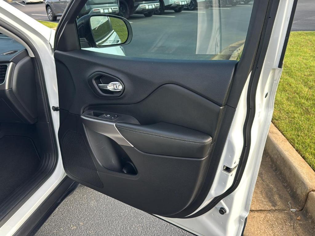 used 2022 Jeep Cherokee car, priced at $19,495