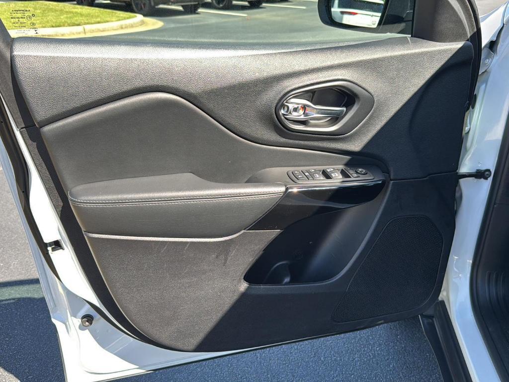 used 2023 Jeep Cherokee car, priced at $24,995