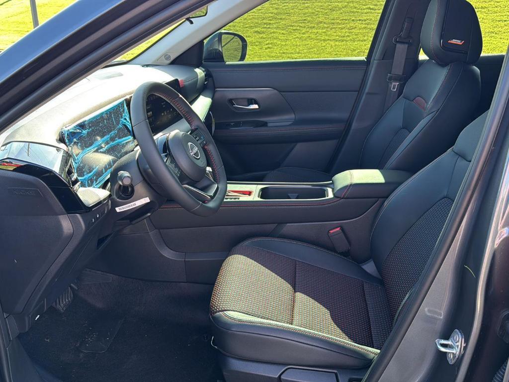 new 2025 Nissan Kicks car, priced at $29,978