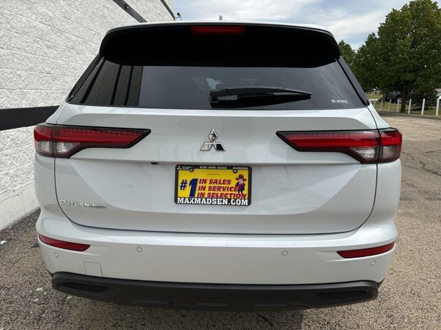 new 2024 Mitsubishi Outlander car, priced at $31,255