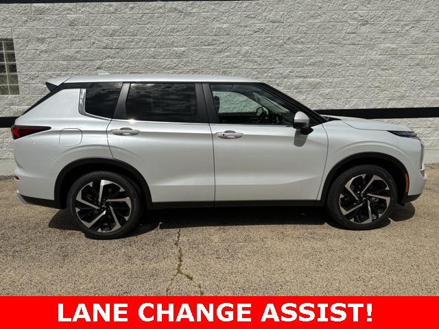 new 2024 Mitsubishi Outlander car, priced at $33,100