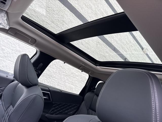 new 2025 Mitsubishi Outlander PHEV car, priced at $48,430