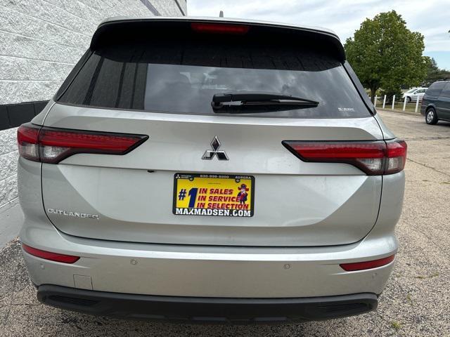 new 2024 Mitsubishi Outlander car, priced at $30,660