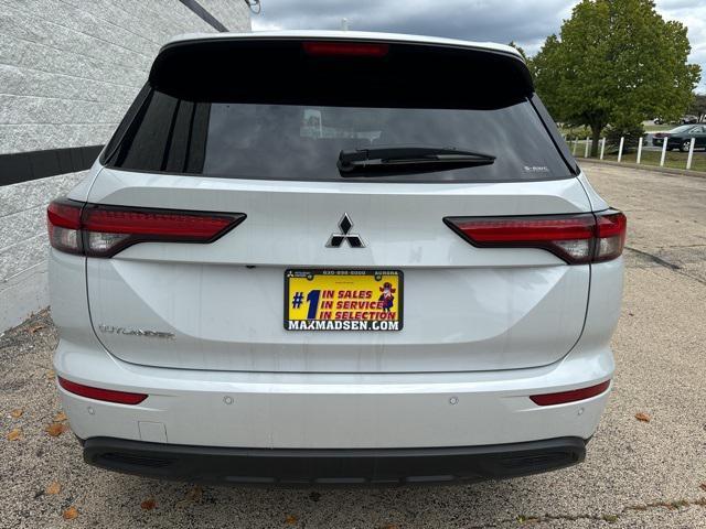 new 2024 Mitsubishi Outlander car, priced at $30,165