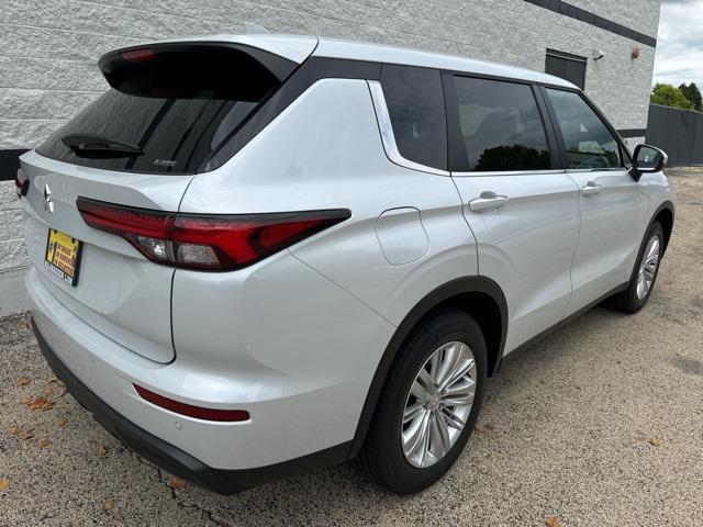 new 2024 Mitsubishi Outlander car, priced at $30,165