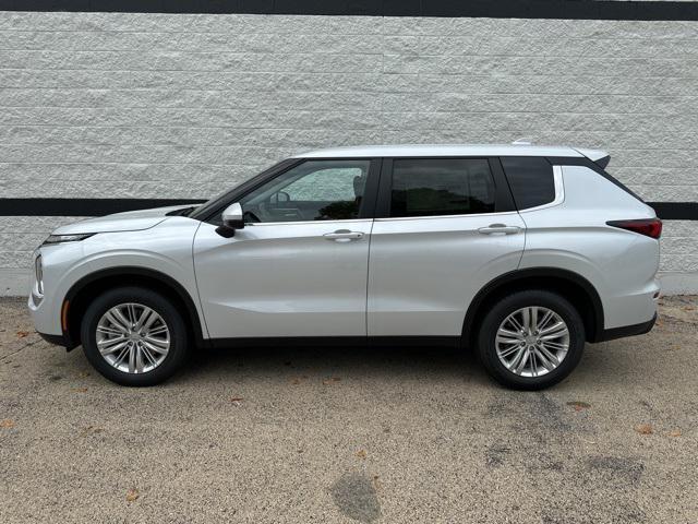 new 2024 Mitsubishi Outlander car, priced at $30,165