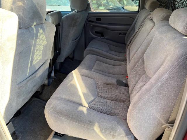 used 2005 Chevrolet Suburban car, priced at $12,500