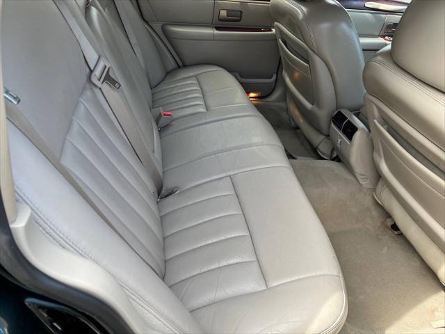 used 2003 Lincoln Town Car car, priced at $16,800