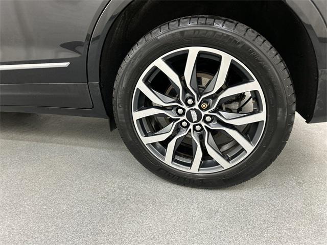 used 2021 Cadillac XT5 car, priced at $31,899
