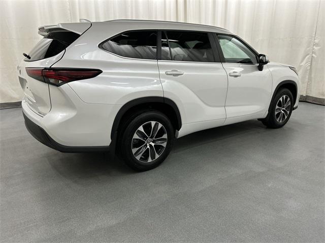 used 2024 Toyota Highlander car, priced at $33,900