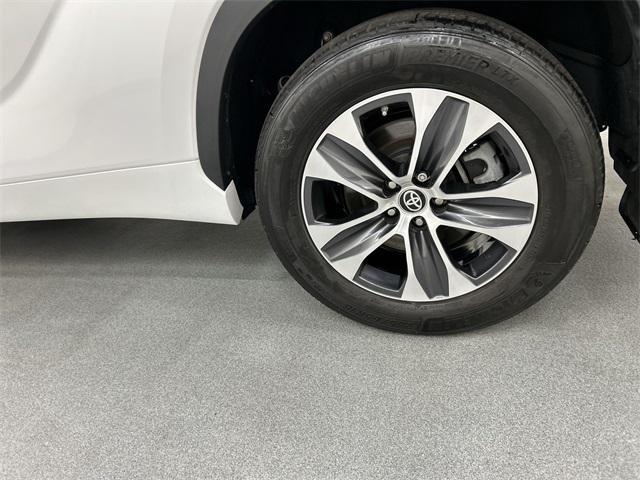 used 2024 Toyota Highlander car, priced at $33,900