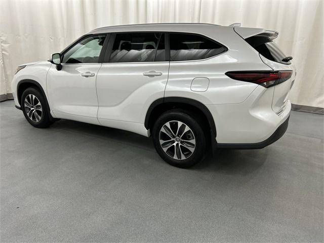 used 2024 Toyota Highlander car, priced at $33,900