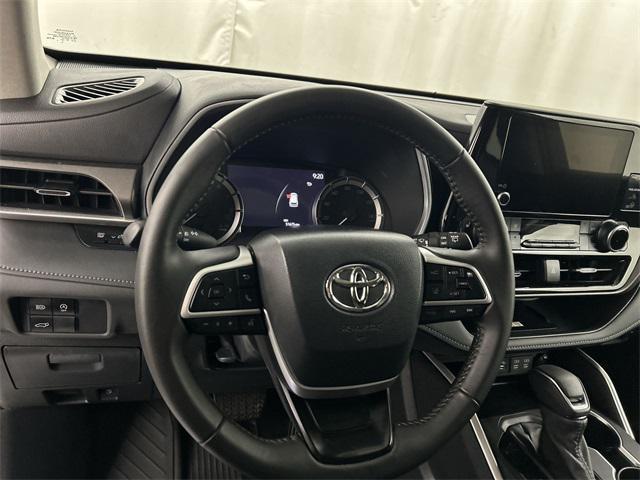 used 2024 Toyota Highlander car, priced at $33,900