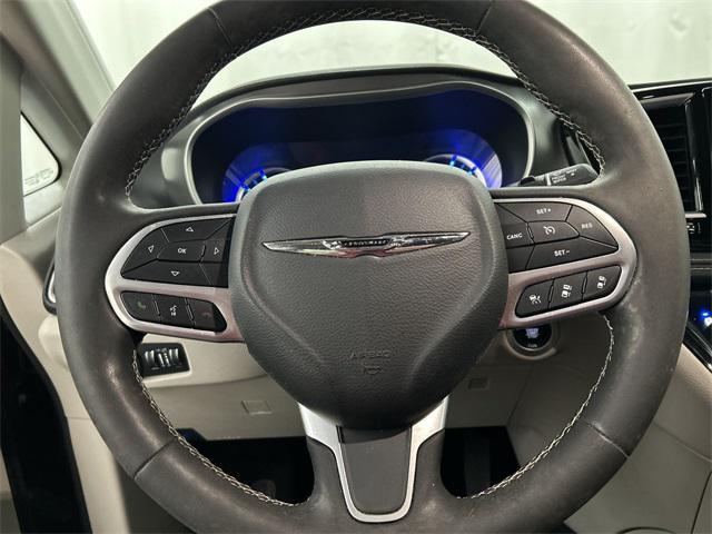 used 2022 Chrysler Pacifica Hybrid car, priced at $25,999
