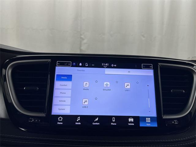 used 2022 Chrysler Pacifica Hybrid car, priced at $25,999