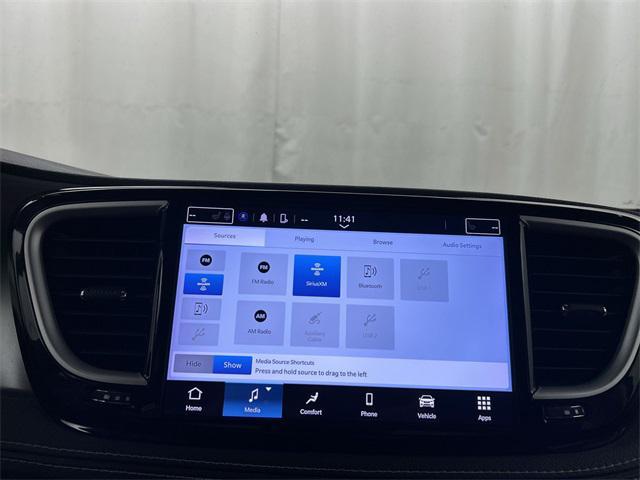 used 2022 Chrysler Pacifica Hybrid car, priced at $25,999