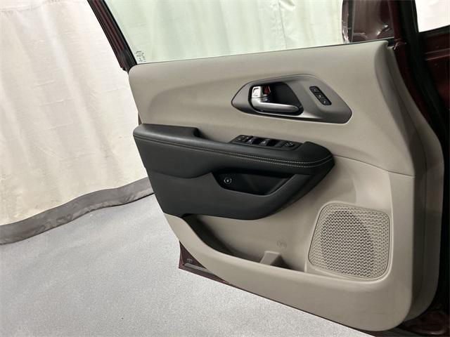 used 2022 Chrysler Pacifica Hybrid car, priced at $25,999