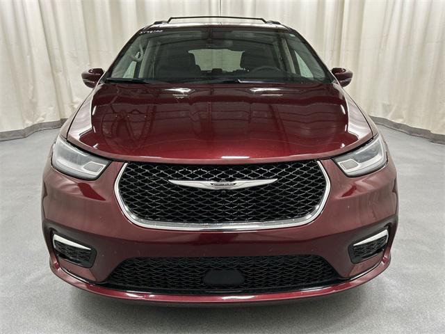 used 2022 Chrysler Pacifica Hybrid car, priced at $25,999