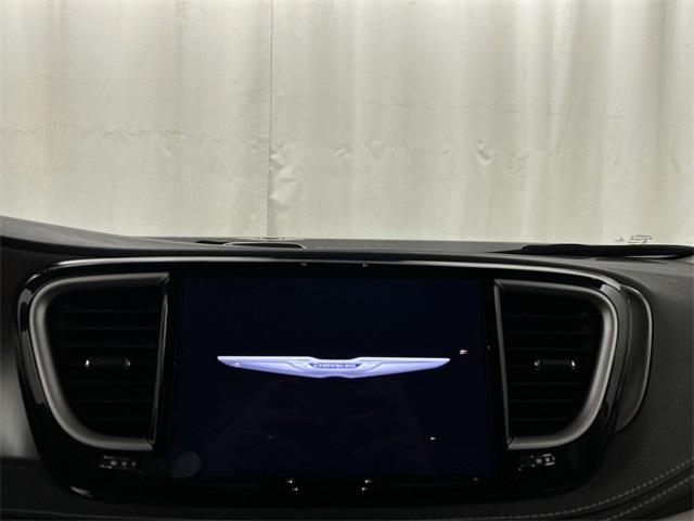 used 2022 Chrysler Pacifica Hybrid car, priced at $25,999