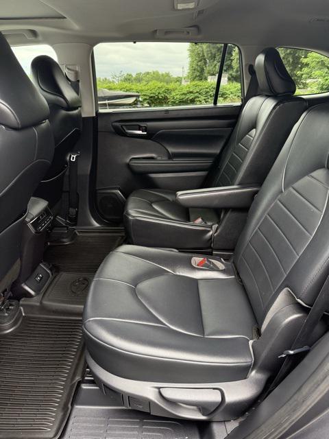 new 2021 Toyota Highlander car, priced at $28,972