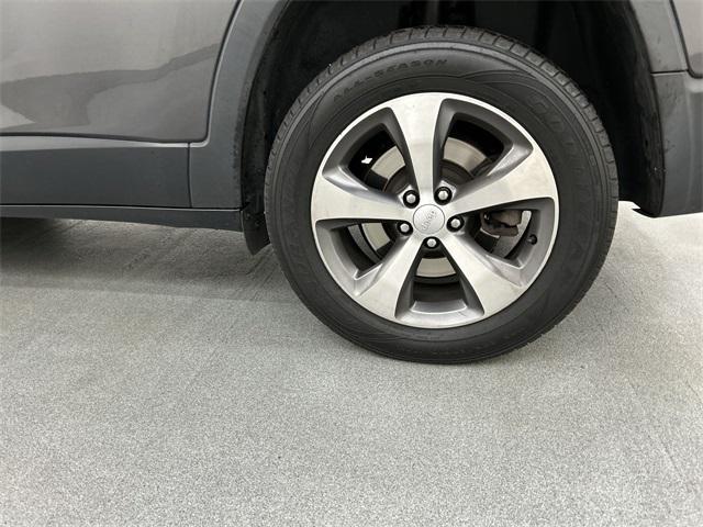 used 2022 Jeep Cherokee car, priced at $21,916