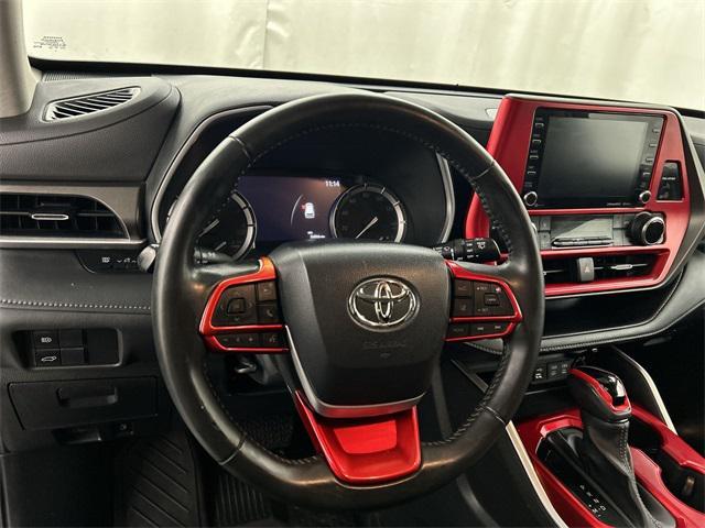 used 2022 Toyota Highlander car, priced at $33,977