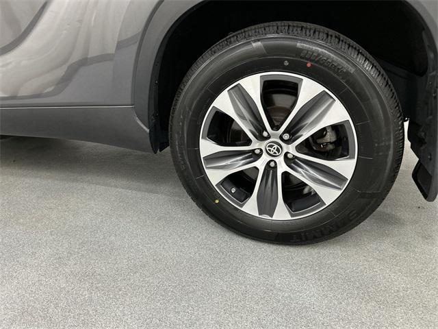 used 2022 Toyota Highlander car, priced at $33,977