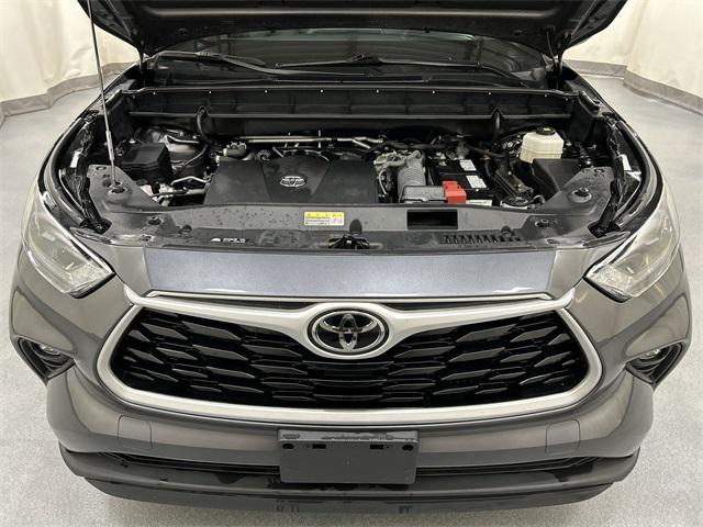 used 2022 Toyota Highlander car, priced at $33,977