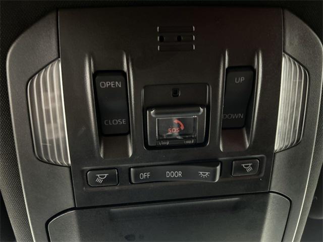 used 2022 Toyota Highlander car, priced at $32,923