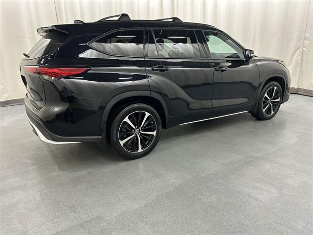 used 2022 Toyota Highlander car, priced at $32,923