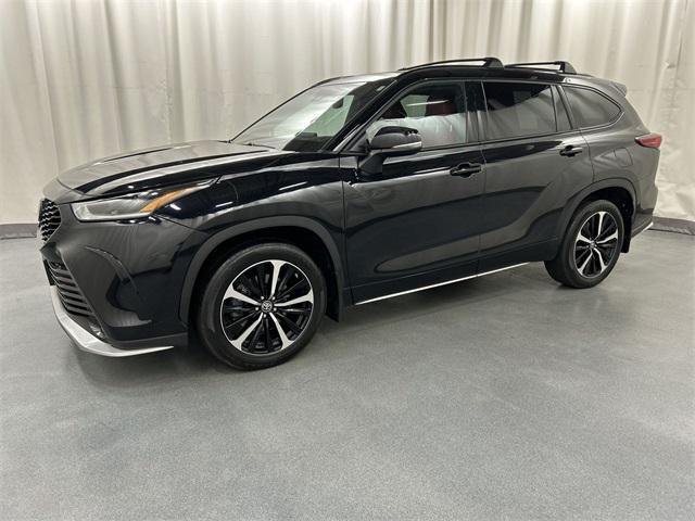used 2022 Toyota Highlander car, priced at $32,923
