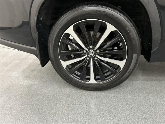 used 2022 Toyota Highlander car, priced at $32,923