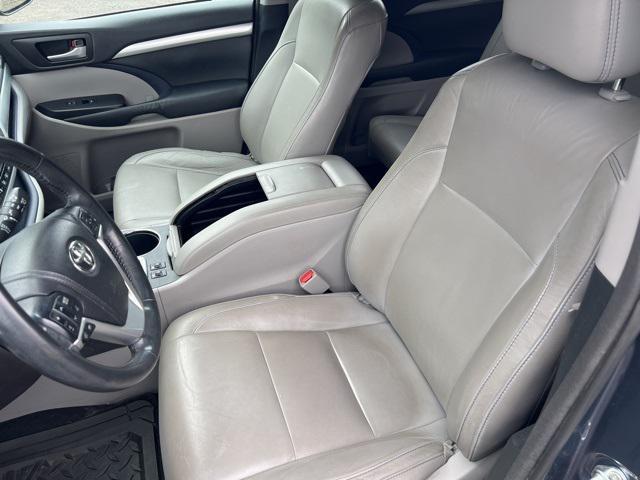 used 2015 Toyota Highlander car, priced at $14,985