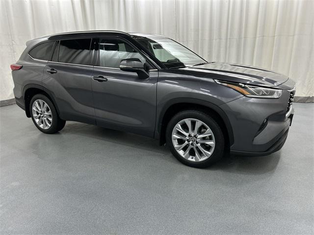 used 2022 Toyota Highlander car, priced at $36,884